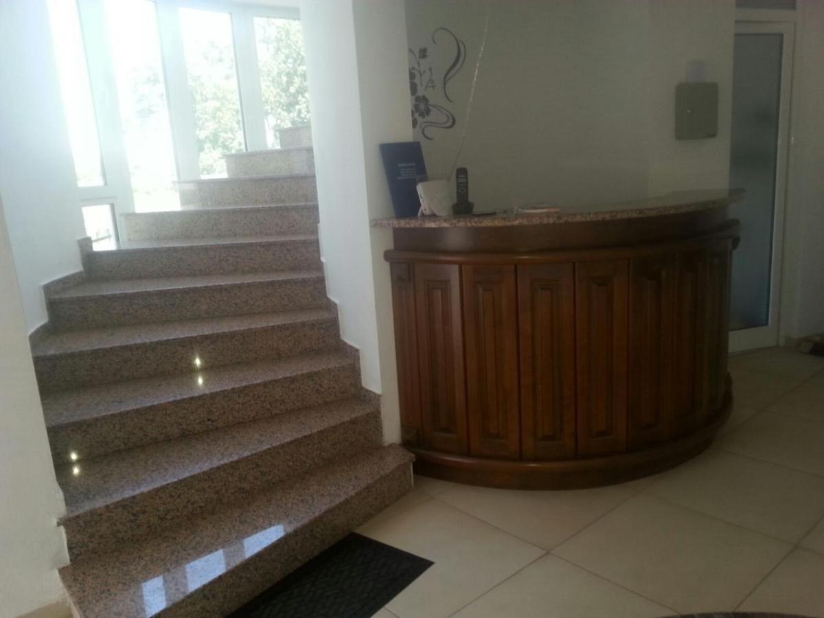 Apartmani Vila Milaris Ulcinj Exterior photo