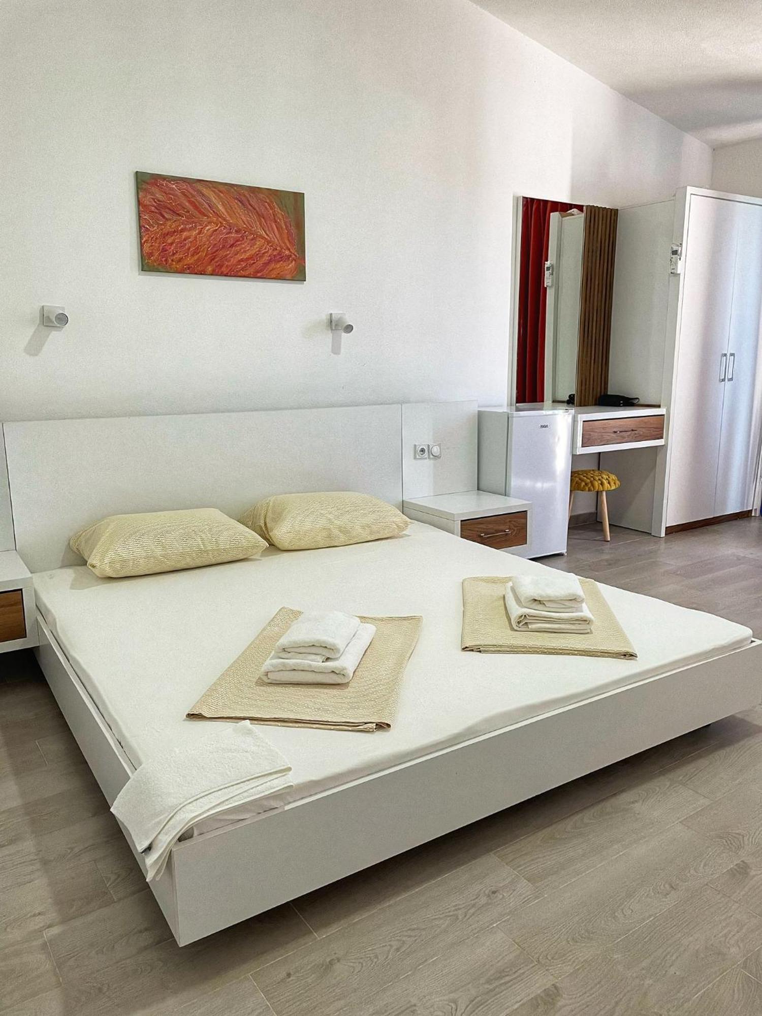 Apartmani Vila Milaris Ulcinj Exterior photo